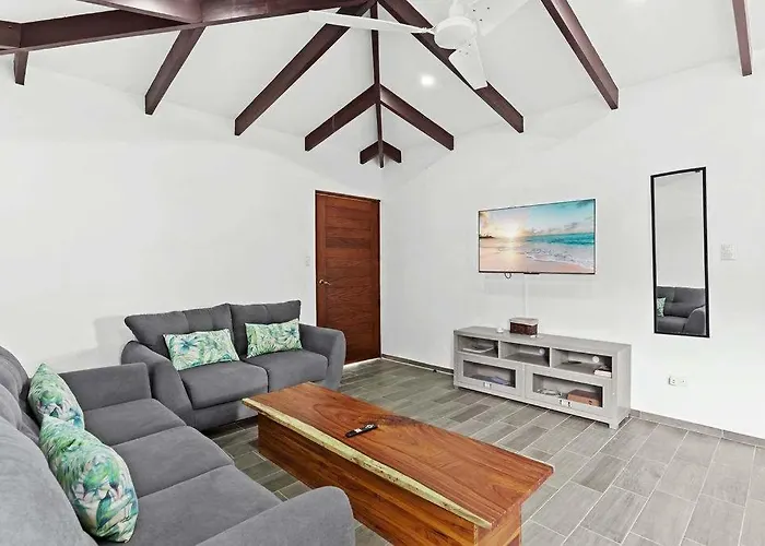 Wrap-around Deck & Wildlife, Walk To Apartamento Tamarindo